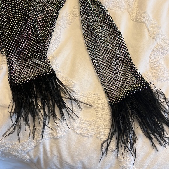 Brand new mesh shirt with feather details - Picture 3 of 3